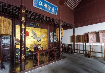 清朝时期他花钱捐官 死后万人为他送葬