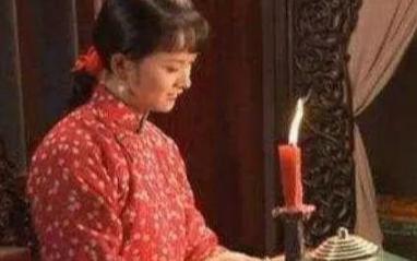 丫鬟一部位特殊被少爷纳为妾，婚后生三子一女，次子大名无人不晓