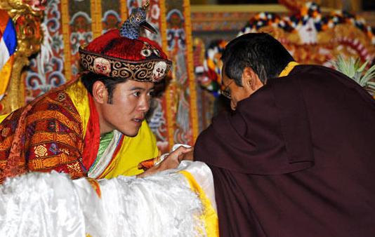 世袭制:古代君王将皇位传给子孙的传承制度