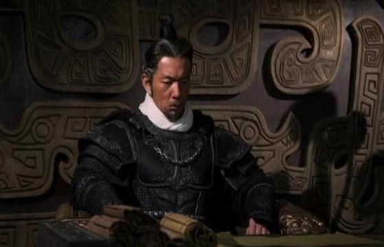 他出身贫寒成为将军,最后被君主赐剑自杀