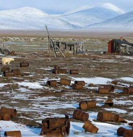 俄罗斯最鸡肋的领土,最后一位岛民被北极熊咬死,美强烈要求收回