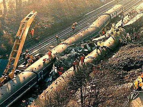 阪神大地震简介 造成这场灾害的主要因素是什么