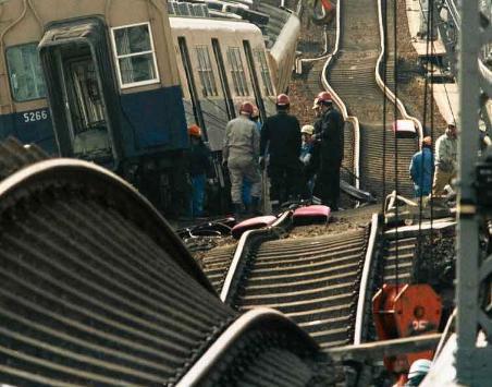 阪神大地震简介 造成这场灾害的主要因素是什么