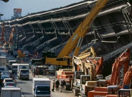 阪神大地震简介 造成这场灾害的主要因素是什么