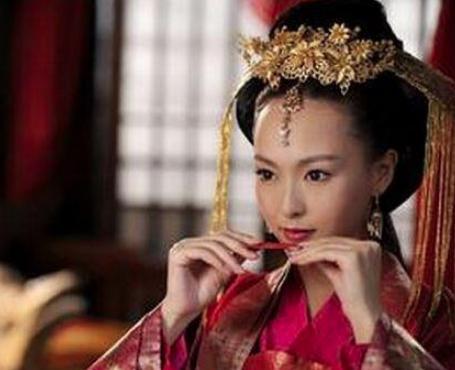 皇帝被杀,她被两次送人,生下的儿子却很厉害