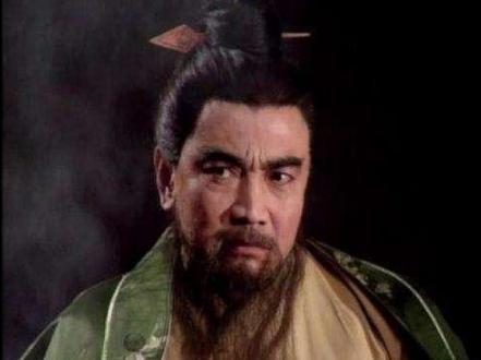 被后世史书歪曲的“枭雄”，曹操有什么是刘备都自愧不如的