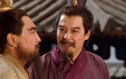 被后世史书歪曲的“枭雄”，曹操有什么是刘备都自愧不如的