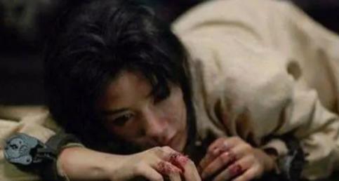 古代的有一种刑罚，不疼但很屈辱，上官婉儿受刑后，竟妖艳不少