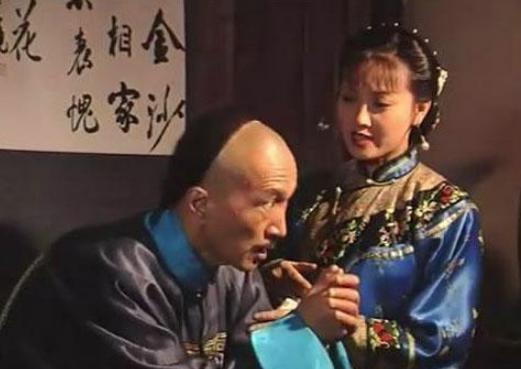 乾隆让刘墉去跳河，刘墉说句话救了自己