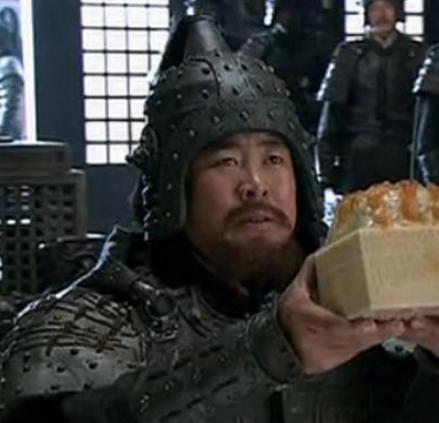 官渡之战期间，和袁绍暗通款曲的到底是谁