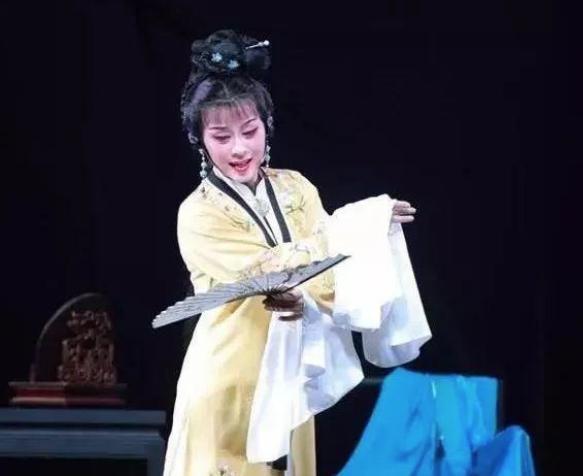 被权力玩弄一生的李香君,历史上最大的悲剧