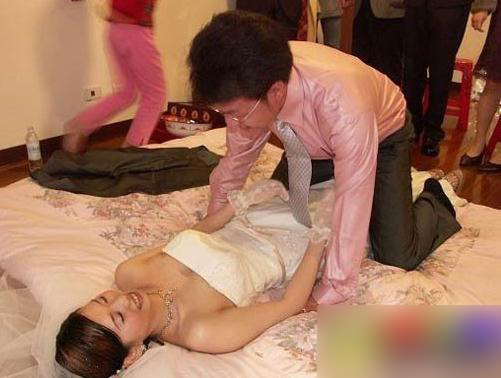 奇葩习俗毁三观！新婚洞房丈母娘竟全程指导