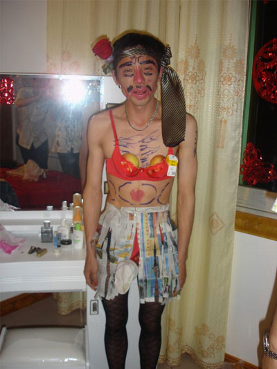 奇葩习俗毁三观！新婚洞房丈母娘竟全程指导