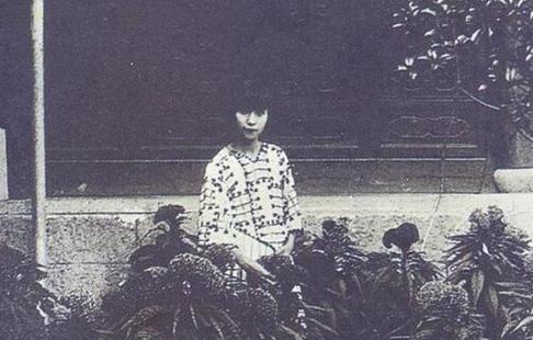 张爱玲珍贵的家庭照,母亲黄逸梵容颜清丽