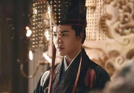 董卓生前做了什么