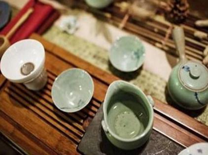 古代基本上家家户户都喝茶 为何下毒的人不在茶里下毒而是酒中呢