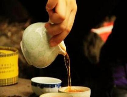 古代基本上家家户户都喝茶 为何下毒的人不在茶里下毒而是酒中呢