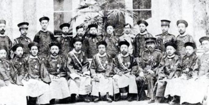 五大臣出洋期间的笑话百出 连电梯都不认识