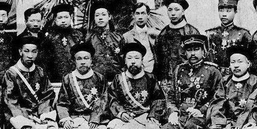 五大臣出洋期间的笑话百出 连电梯都不认识