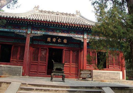 布衣天子朱元璋在寺庙题诗一首,后人称很霸气