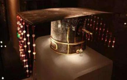 皇帝冠帽上为何挂那么多的珠子 里面可是大有讲究的