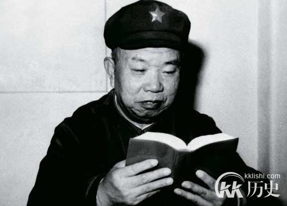 哪位大将的警卫与许世友比武将许世友丢翻