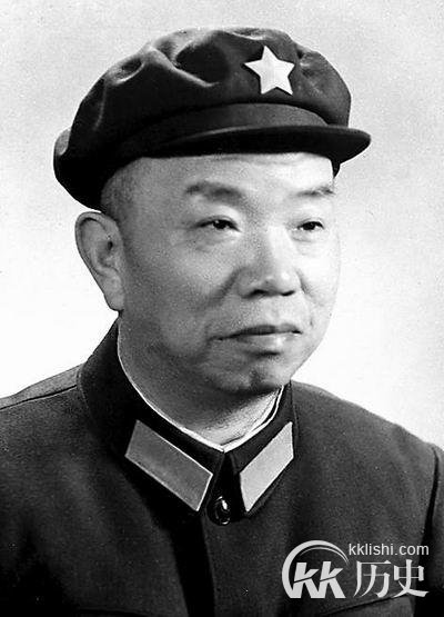 哪位大将的警卫与许世友比武将许世友丢翻