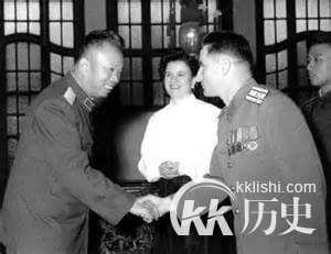 哪位大将的警卫与许世友比武将许世友丢翻