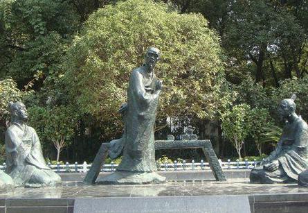 澹台灭明：孔子七十二贤人之一，复姓澹台，名灭明，字子羽