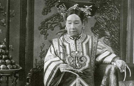 瓜尔佳&middot;荣禄跟溥仪是什么关系