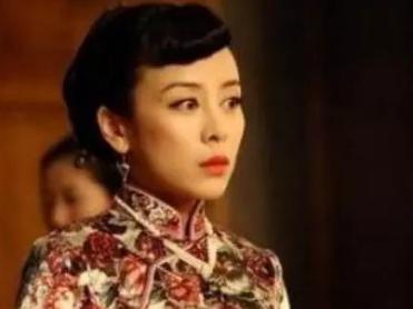 一盒小妾地位卑贱，儿子每天带她骑驴，一个月后家中无人敢惹了！