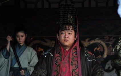 跟袁绍和袁术相比 谁才是三国中最愚蠢的人