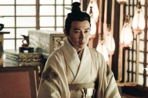 李斯出身低微，却为秦始皇统一立下大功