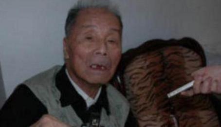 空军中校曾击落六架飞机，晚年却靠蹬三轮养家