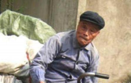 空军中校曾击落六架飞机，晚年却靠蹬三轮养家