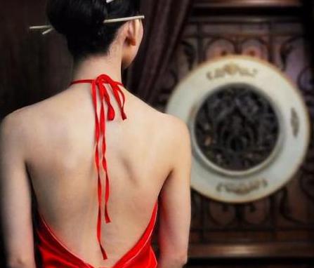 古代女子上半身只有穿肚兜护体 那么下半身到底穿什么呢