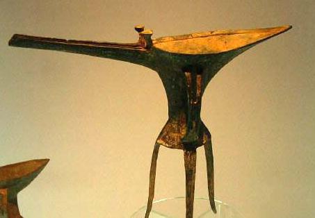 二里头文化：介于中原龙山文化和二里岗文化的一种考古学文化