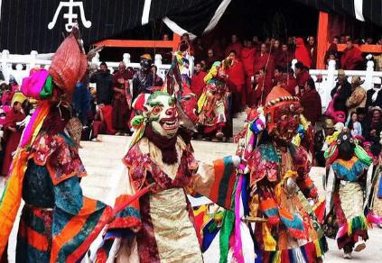 在大灾大难面前 为何皇帝不先去救灾而是去做其他事情呢