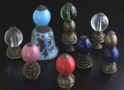 顶戴花翎指的是什么 什么样的人才能带上三眼花翎呢