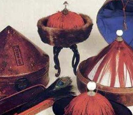 顶戴花翎指的是什么 什么样的人才能带上三眼花翎呢