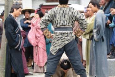 韩信早年穷困潦倒蹭吃蹭喝差点饿死，生和死都与女人有关！