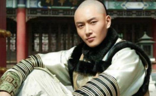 她只是紫禁城内的婢女，生下皇长子被皇帝一脚踢死