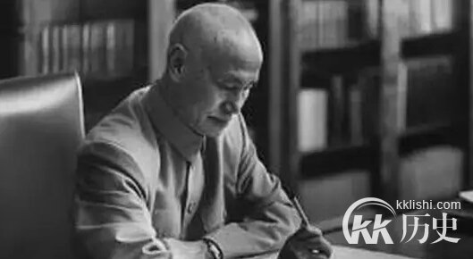 蒋介石死讯传来,毛泽东为何一脸凝重?说三个字