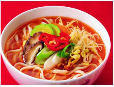 日本拉面的诞生背景是什么