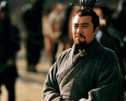 赤壁之战曹操犯了一个错误 曹操大军南下的意图是什么