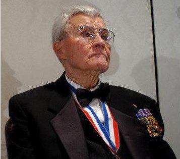 西奥多&middot;范柯克面对记者的采访 对他当年的事情一点都不后悔