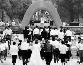 西奥多&middot;范柯克面对记者的采访 对他当年的事情一点都不后悔