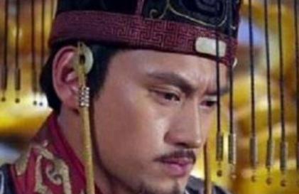 古代皇帝的一天生活是什么样的 半夜估计还得审批奏折