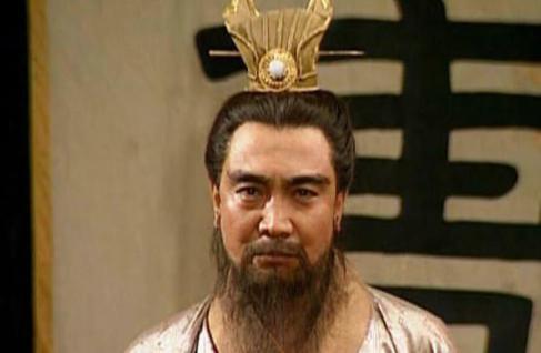 曹操礼贤下士，为何关羽不吃这套执意跟随刘备