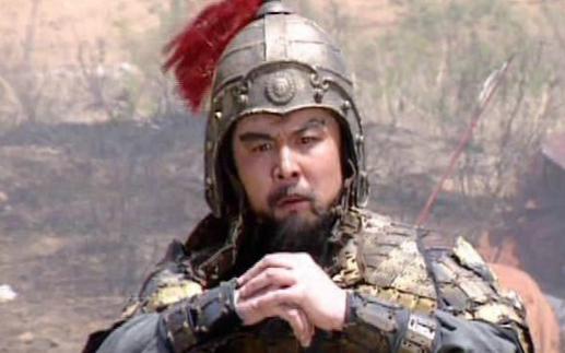 曹操礼贤下士，为何关羽不吃这套执意跟随刘备